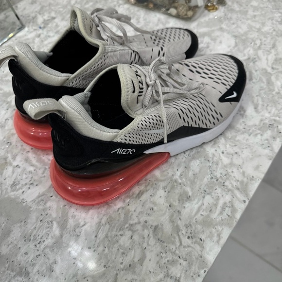 Nike Air Max 270 - Picture 2 of 4